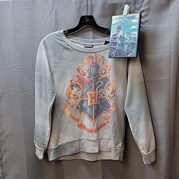 Harry Potter  sweatshirt junior L (11/13) and a Harry Potter dvd - Picture 1 of 6